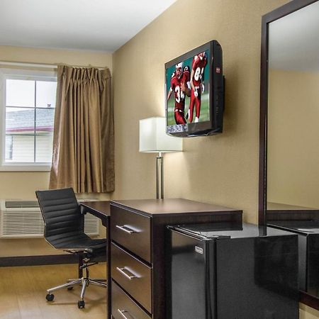 Red Roof Inn Перрісберґ Екстер'єр фото